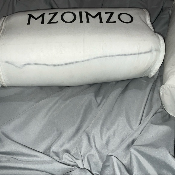 MZOIMZO BED PILLOWS 2 COOLING PILLOWS, SIDE,STOMACH,AND BACK SLEEPERS BRAND NEW - Picture 6 of 16